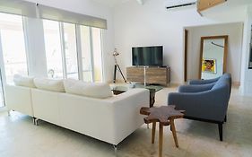 3Br / 3Ba Modern Paradise Loft Condo In Gated Community W/ Daily Housekeeping
